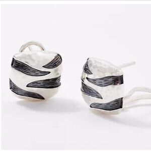 John Hardy JAI 925 Sterling Silver Tiger Stripe Hammered Button Stud Earrings